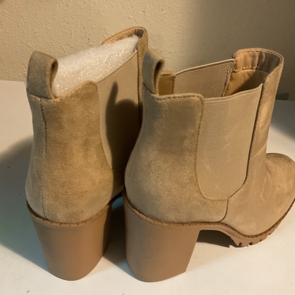 SODA BRAND FAUX SUEDE BOOTS.NEW SIZE 8.5 TAN - Picture 3 of 3